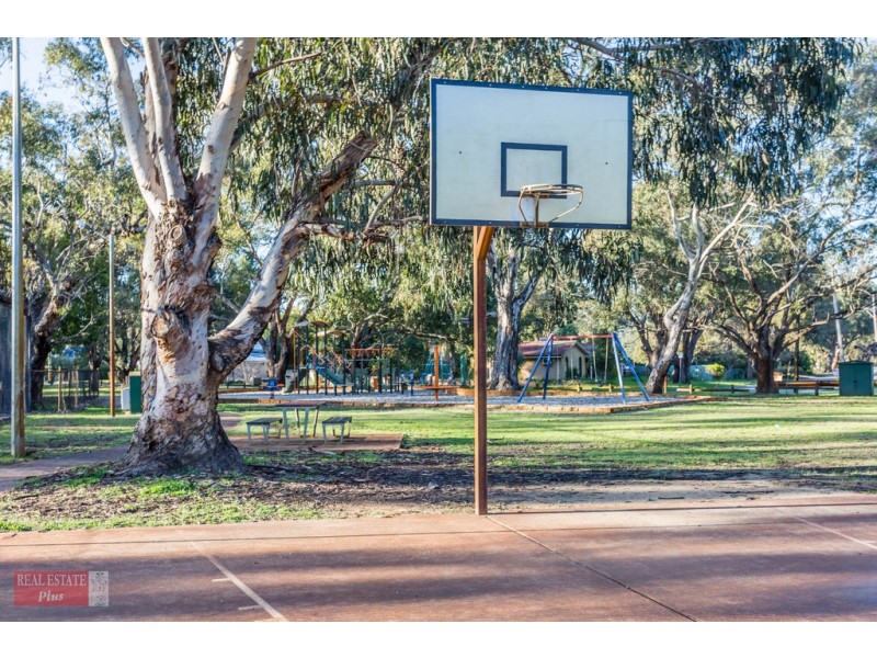 4/7 James Avenue, Hazelmere WA 6055