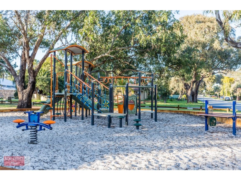 4/7 James Avenue, Hazelmere WA 6055