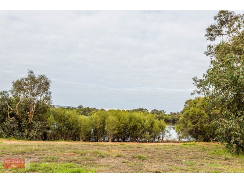 4/7 James Avenue, Hazelmere WA 6055