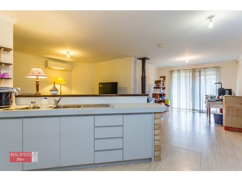 6 Woodview Retreat, Caversham WA 6055