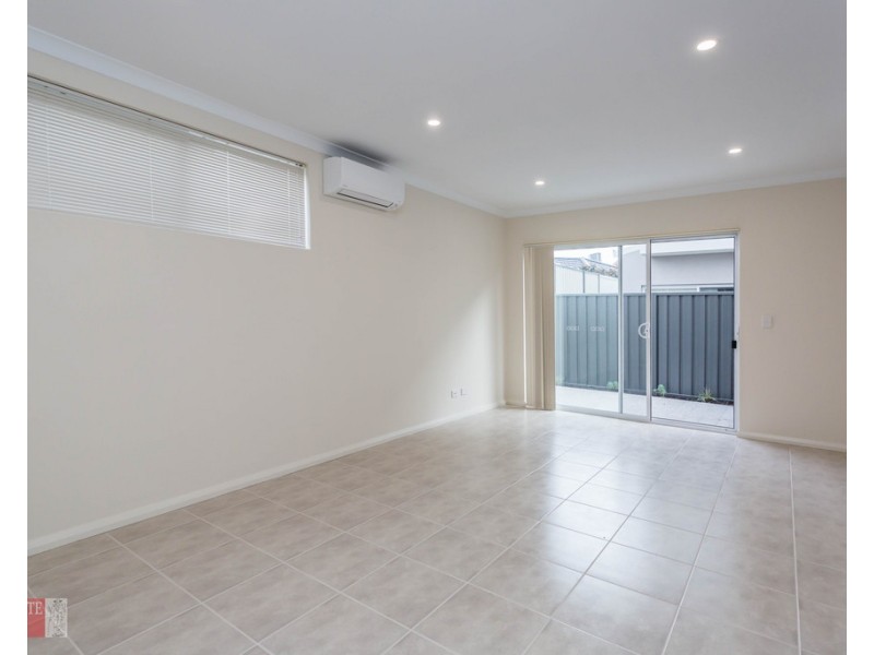 2/24 Aquaviva Circle, Viveash WA 6056