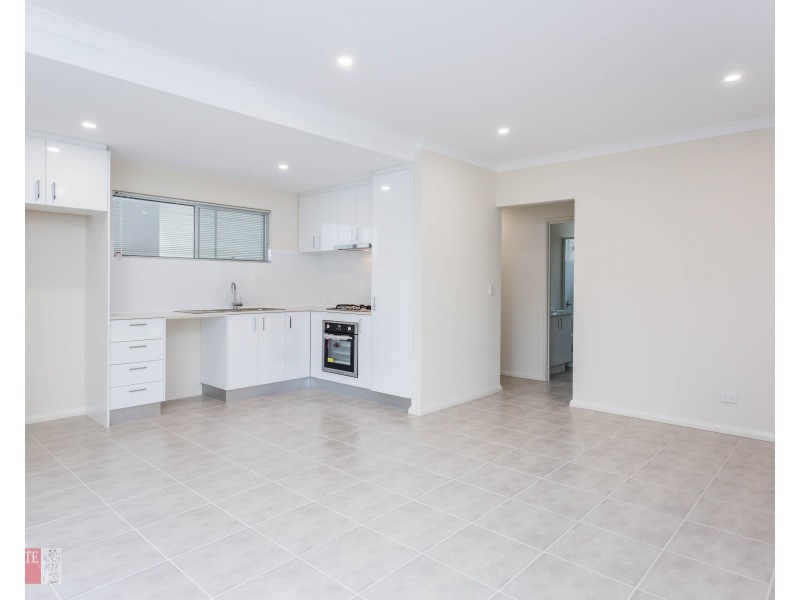 2/24 Aquaviva Circle, Viveash WA 6056