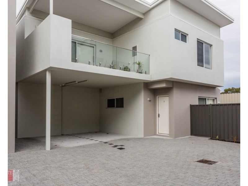 2/24 Aquaviva Circle, Viveash WA 6056