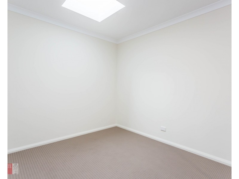 2/24 Aquaviva Circle, Viveash WA 6056