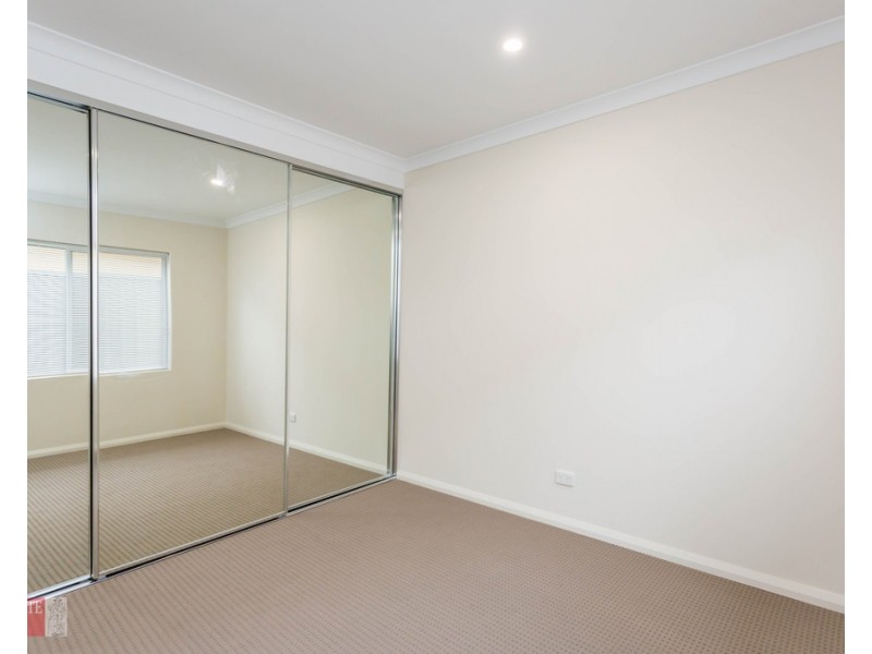 2/24 Aquaviva Circle, Viveash WA 6056