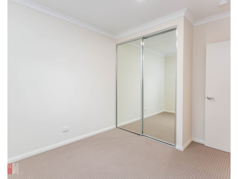 2/24 Aquaviva Circle, Viveash WA 6056