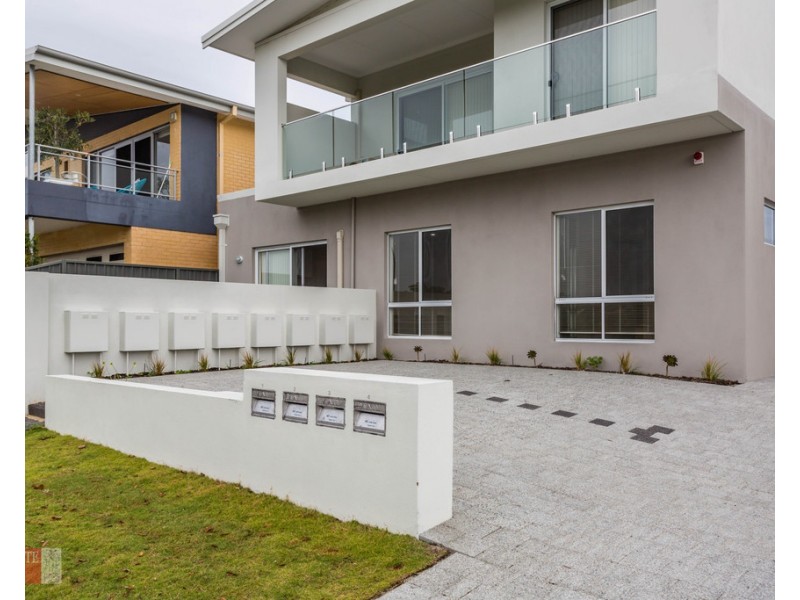 2/24 Aquaviva Circle, Viveash WA 6056