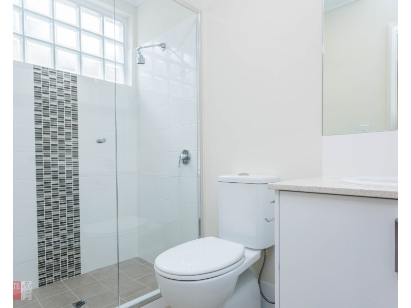 2/24 Aquaviva Circle, Viveash WA 6056