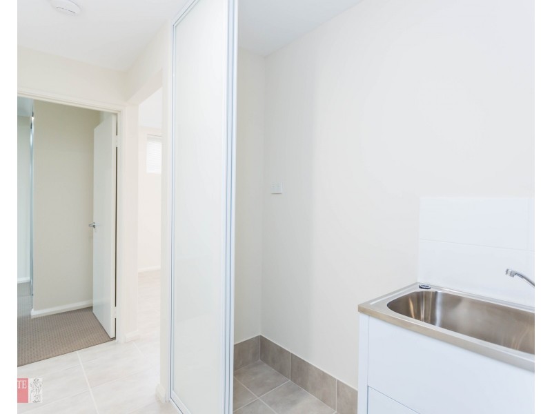 2/24 Aquaviva Circle, Viveash WA 6056