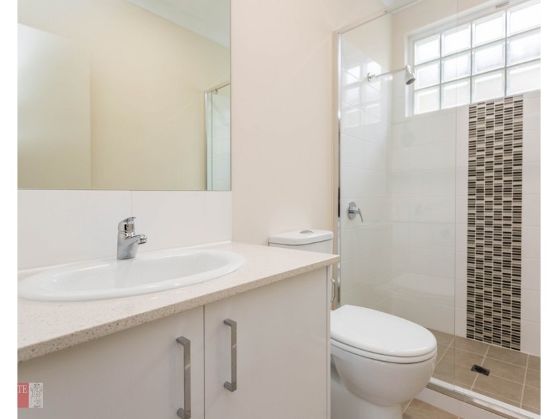 2/24 Aquaviva Circle, Viveash WA 6056