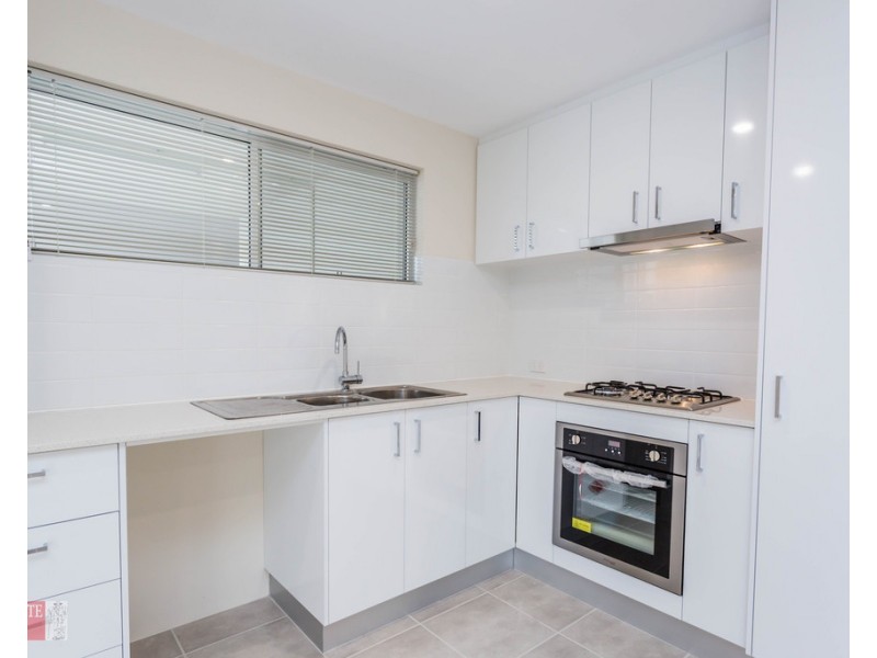 2/24 Aquaviva Circle, Viveash WA 6056