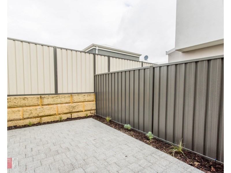 2/24 Aquaviva Circle, Viveash WA 6056