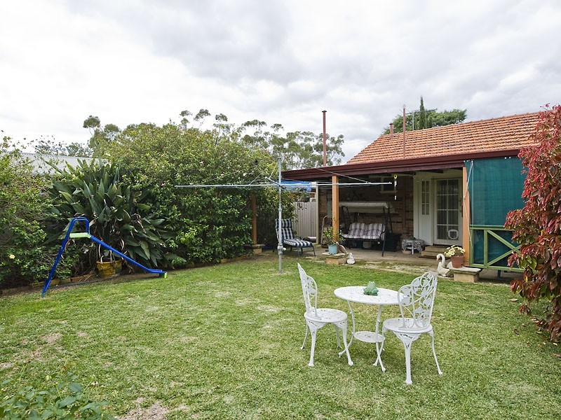 17 Hugh Street, Guildford WA 6055