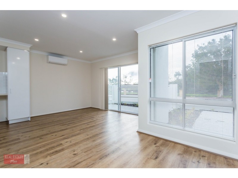 4/24 Aquaviva Circle, Viveash WA 6056