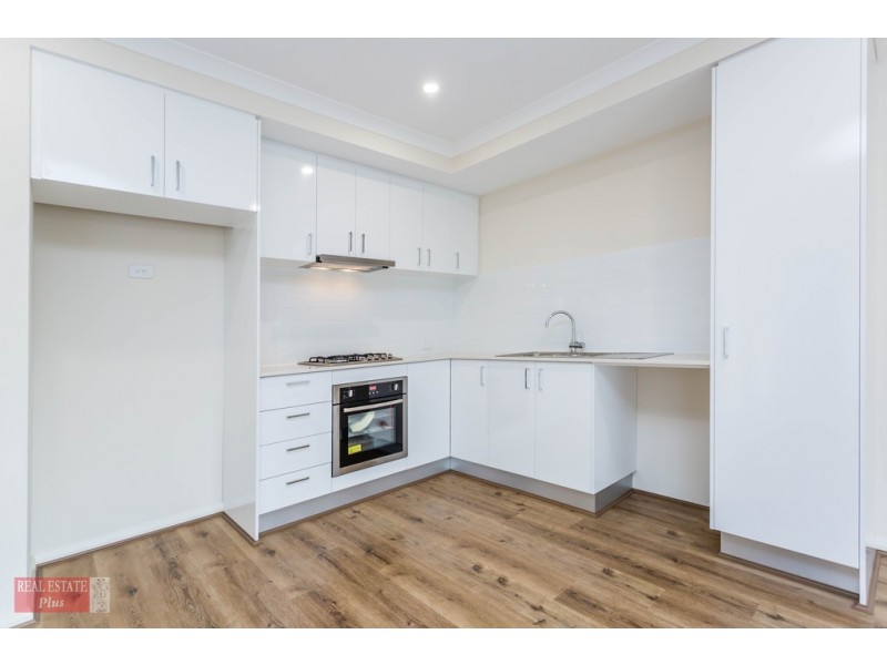 4/24 Aquaviva Circle, Viveash WA 6056