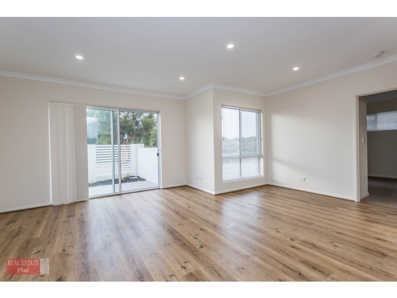 4/24 Aquaviva Circle, Viveash WA 6056