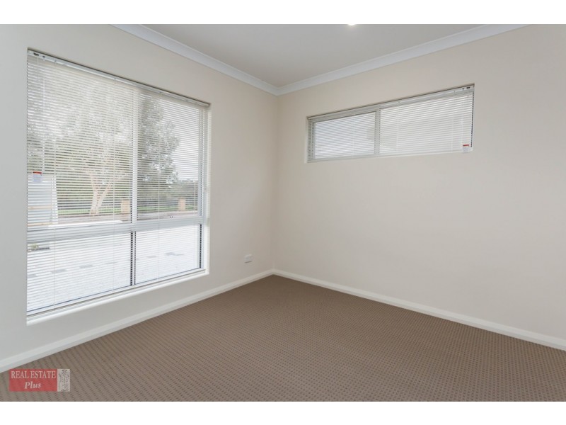 4/24 Aquaviva Circle, Viveash WA 6056