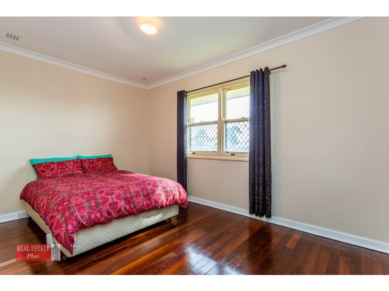 4 Coolga Road, Koongamia WA 6056