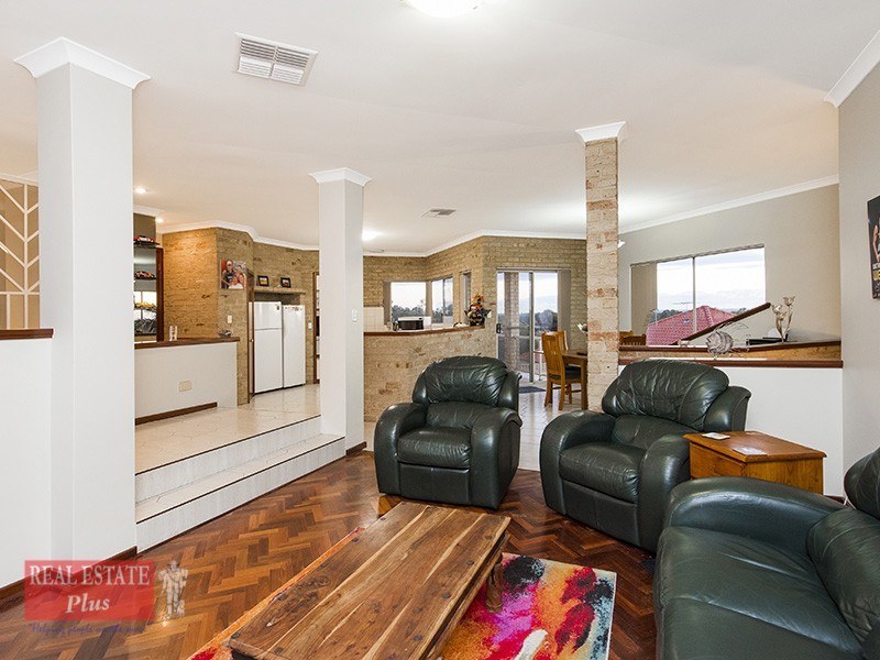 13 Cupello Drive, Swan View WA 6056