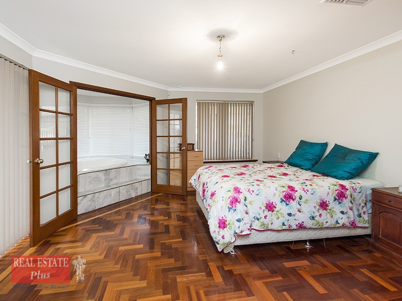 13 Cupello Drive, Swan View WA 6056