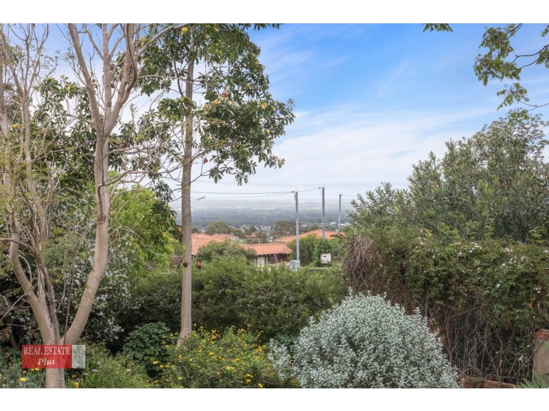 28 Ward Avenue, Greenmount WA 6056