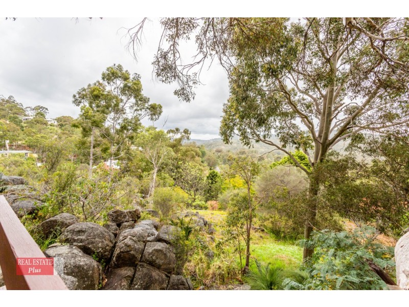 15 Michael Crescent, Boya WA 6056