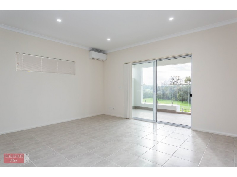 8/24 Aquaviva Circle, Viveash WA 6056