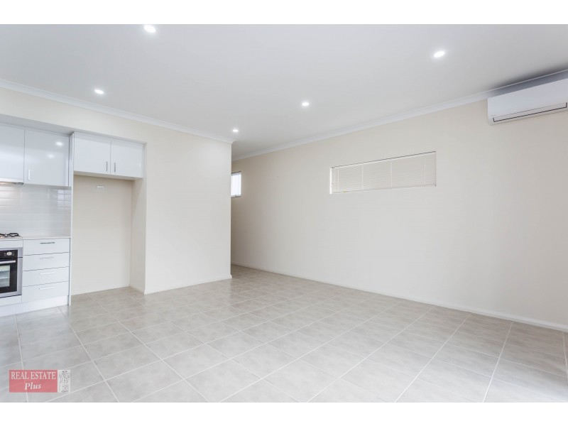 8/24 Aquaviva Circle, Viveash WA 6056