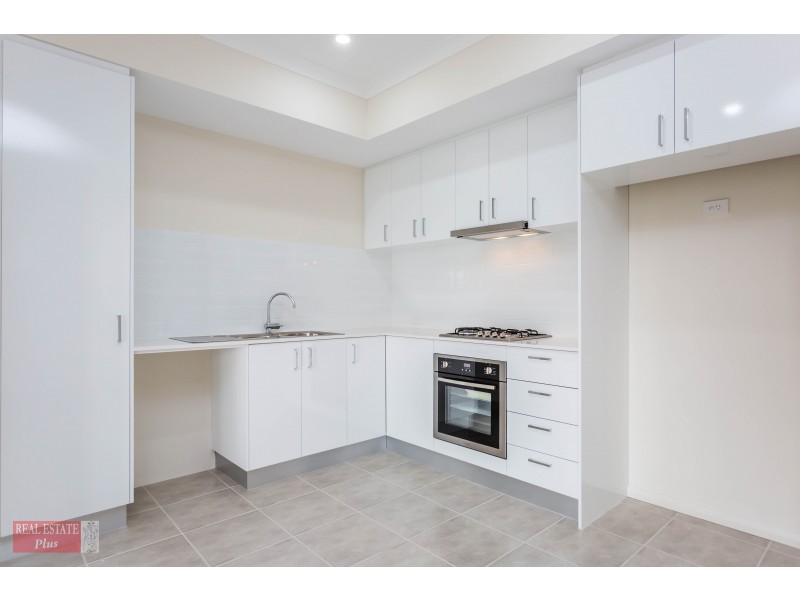 8/24 Aquaviva Circle, Viveash WA 6056