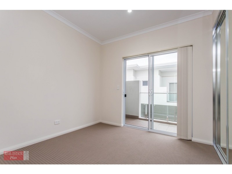 8/24 Aquaviva Circle, Viveash WA 6056