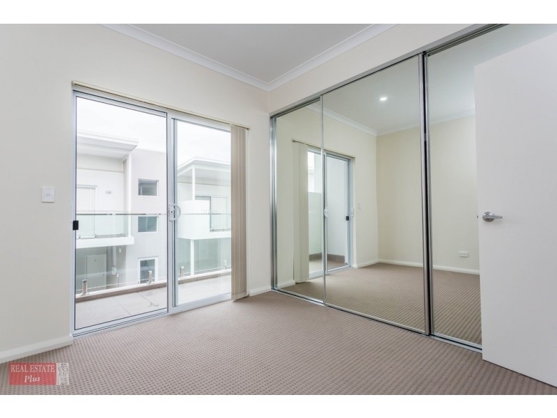 8/24 Aquaviva Circle, Viveash WA 6056