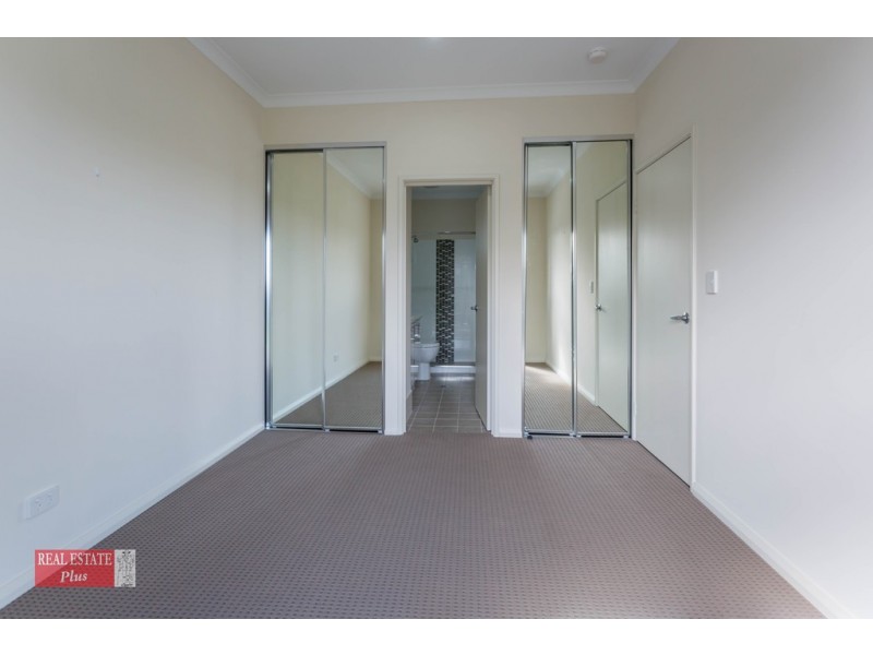 8/24 Aquaviva Circle, Viveash WA 6056