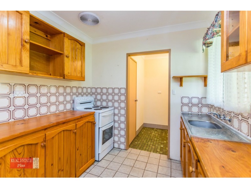 8 Markham Way, Swan View WA 6056