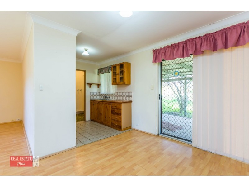 8 Markham Way, Swan View WA 6056