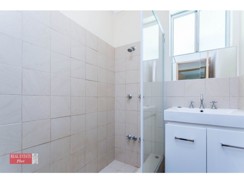 8 Markham Way, Swan View WA 6056