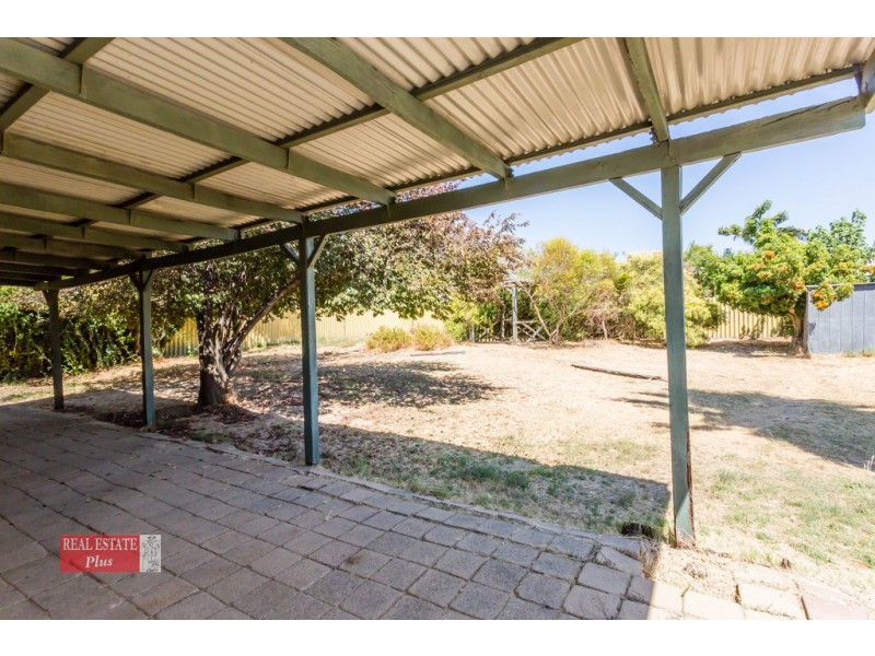 8 Markham Way, Swan View WA 6056