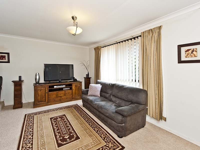 18 Beresford Gardens, Swan View WA 6056