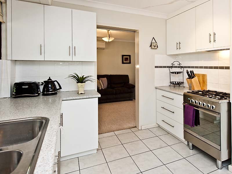 18 Beresford Gardens, Swan View WA 6056