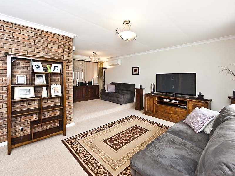 18 Beresford Gardens, Swan View WA 6056