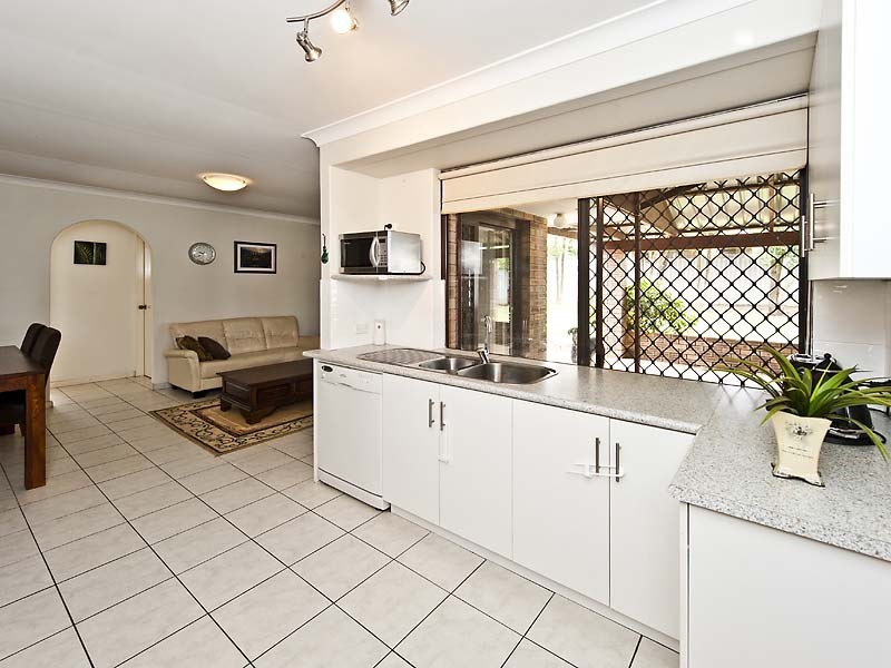 18 Beresford Gardens, Swan View WA 6056