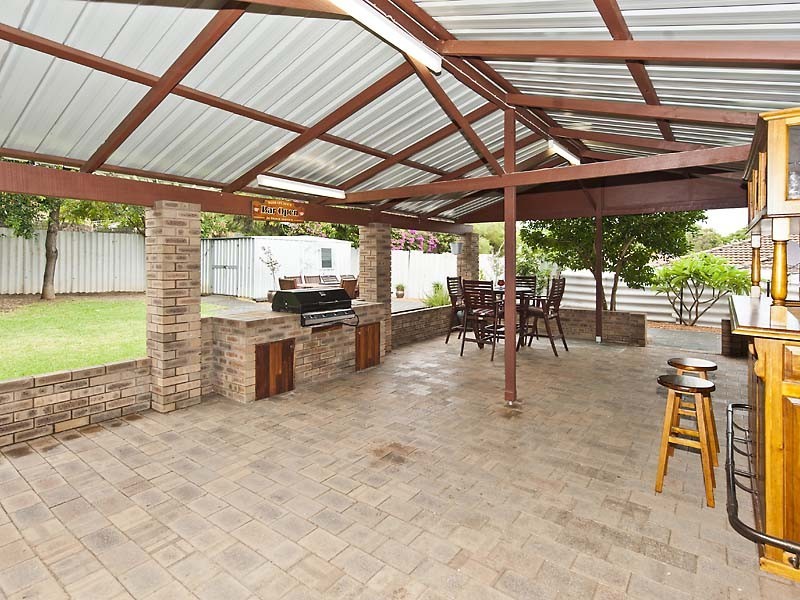 18 Beresford Gardens, Swan View WA 6056