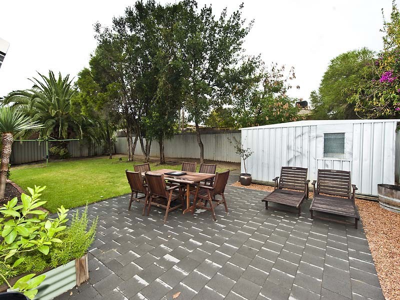 18 Beresford Gardens, Swan View WA 6056