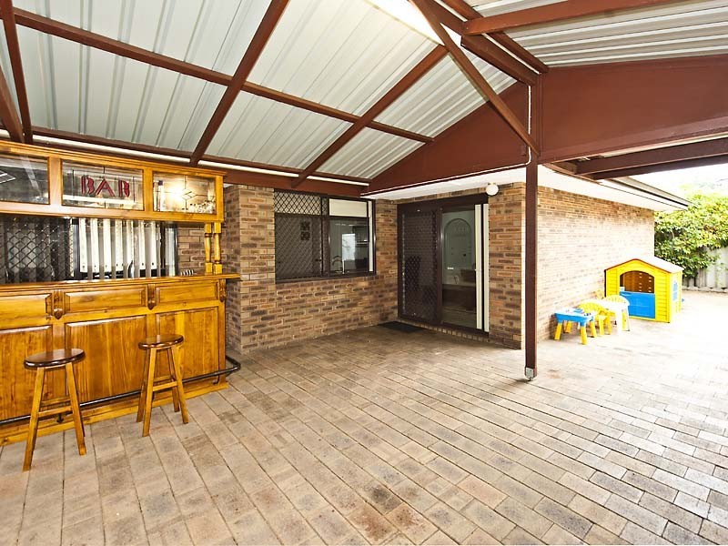 18 Beresford Gardens, Swan View WA 6056