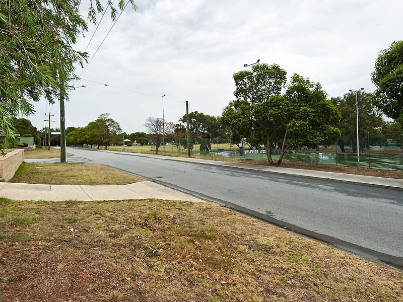 18 Beresford Gardens, Swan View WA 6056