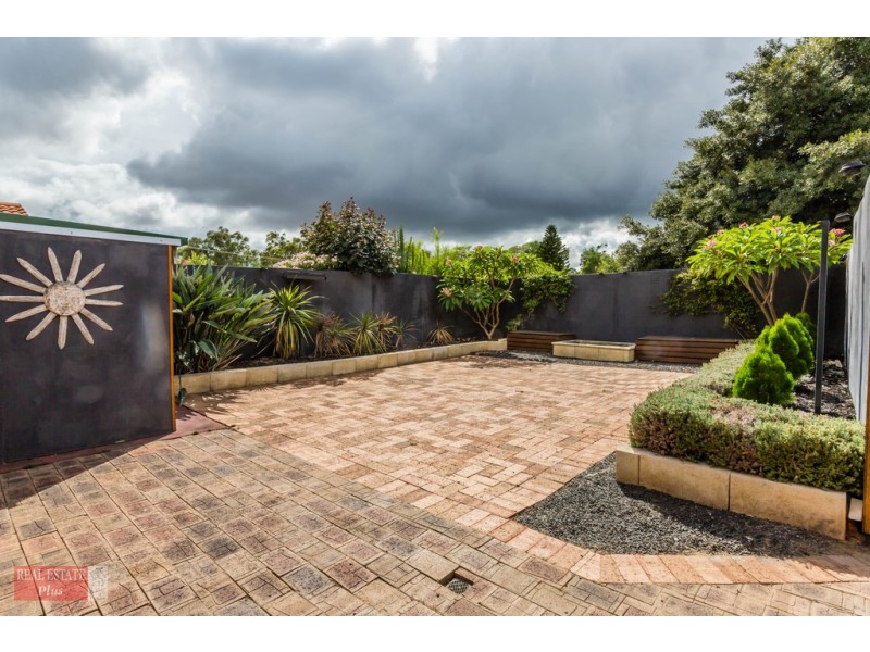 18E Rhine Way, Swan View WA 6056