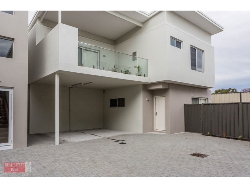 2/24 Aquaviva Circle, Viveash WA 6056