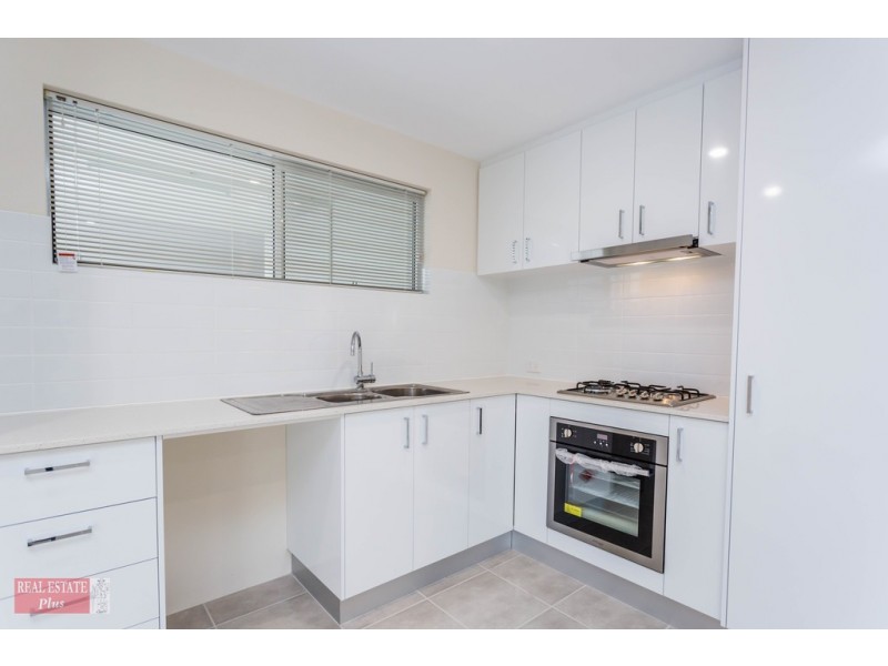 2/24 Aquaviva Circle, Viveash WA 6056