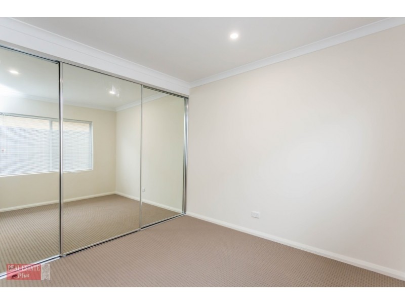 2/24 Aquaviva Circle, Viveash WA 6056