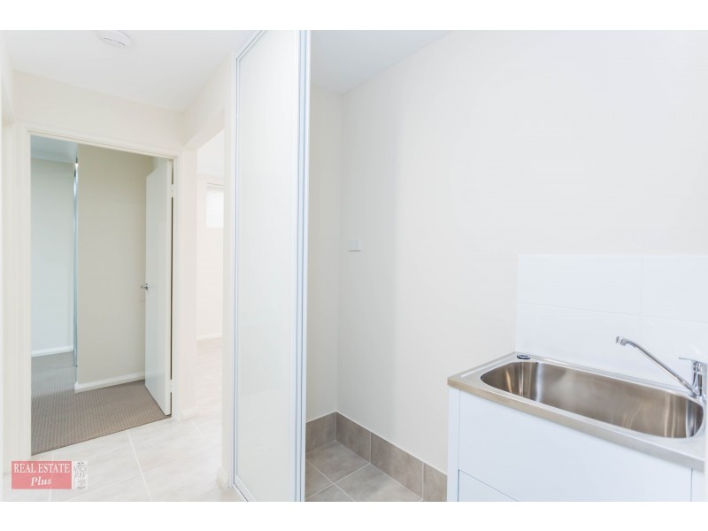 2/24 Aquaviva Circle, Viveash WA 6056