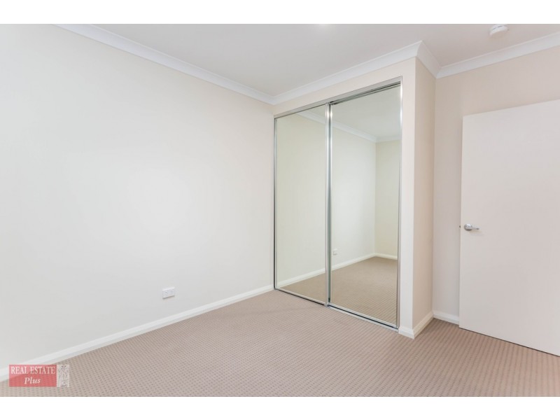 2/24 Aquaviva Circle, Viveash WA 6056